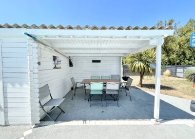Table a manger couverte Villa Nathan