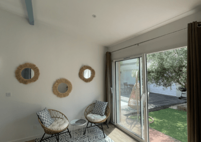 Intérieur Villa Rafael baie vitré donnant sur jardin