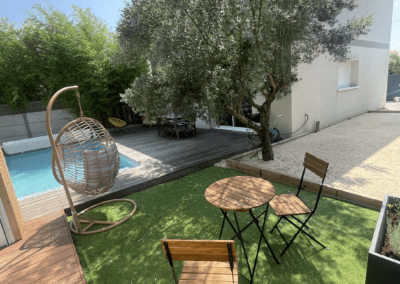 Extérieur Villa Rafael table a manger devant la piscine