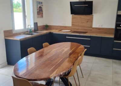 cuisine ouverte avec table 12 personnes à la villa Mathéo